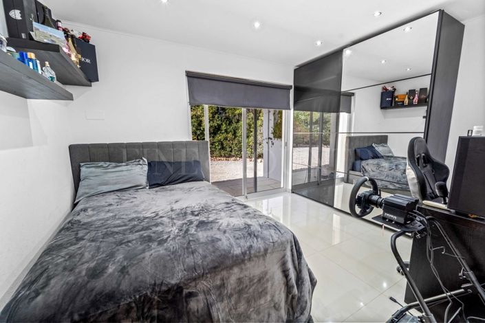 Image No.14-7 Bed Property for sale