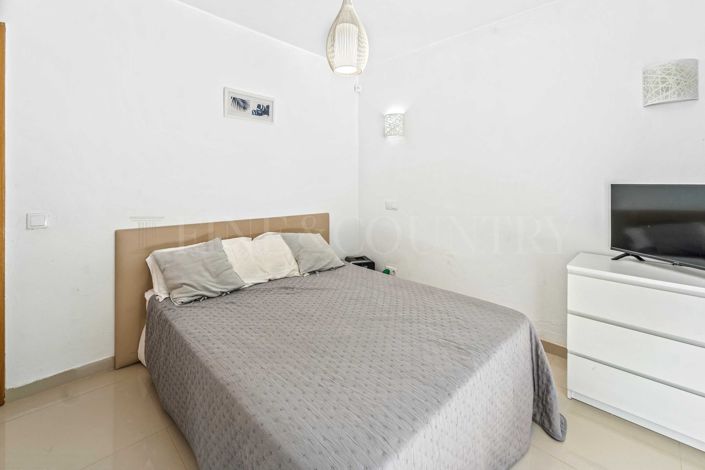 Image No.16-7 Bed Property for sale