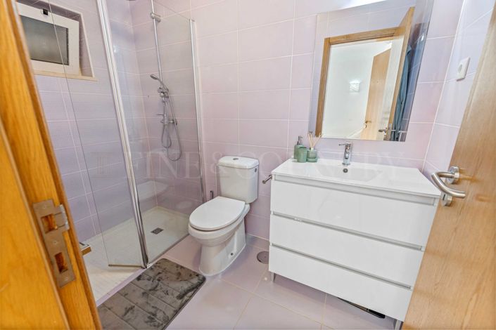 Image No.17-7 Bed Property for sale