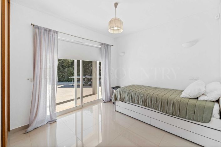 Image No.18-7 Bed Property for sale