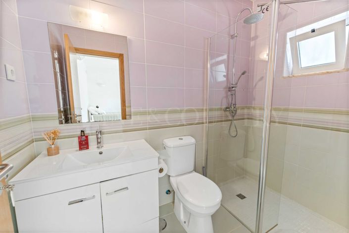Image No.19-7 Bed Property for sale