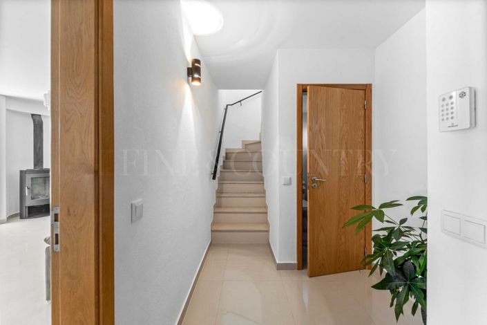 Image No.20-7 Bed Property for sale