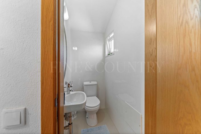 Image No.22-7 Bed Property for sale