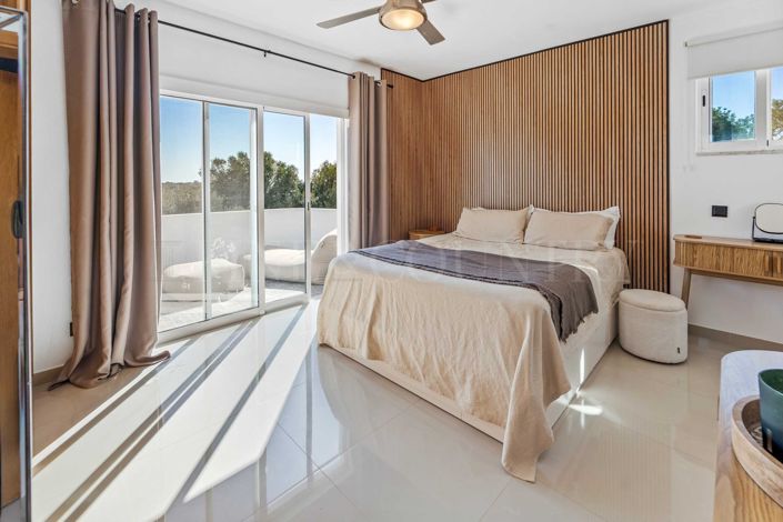 Image No.23-7 Bed Property for sale