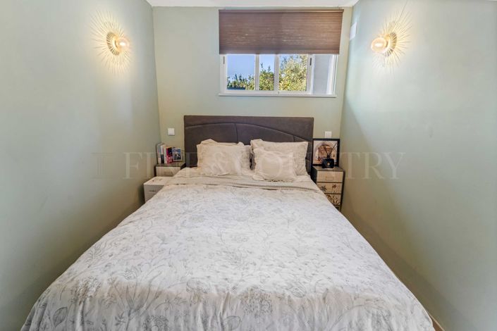 Image No.25-7 Bed Property for sale
