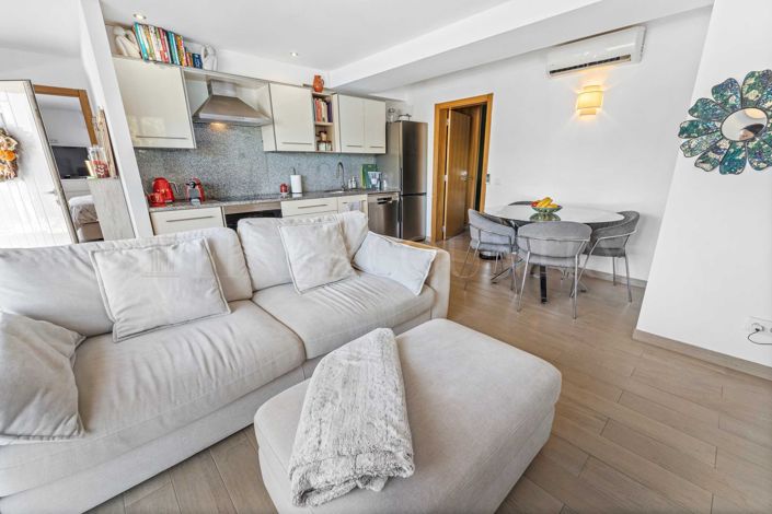 Image No.27-7 Bed Property for sale