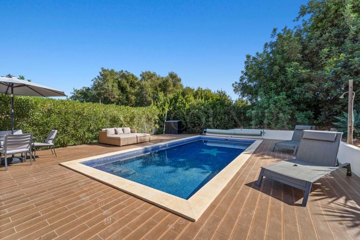 Image No.32-7 Bed Property for sale