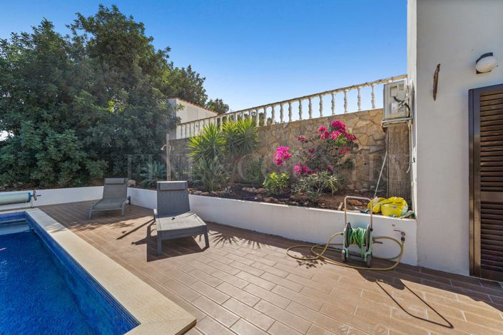 Image No.37-7 Bed Property for sale