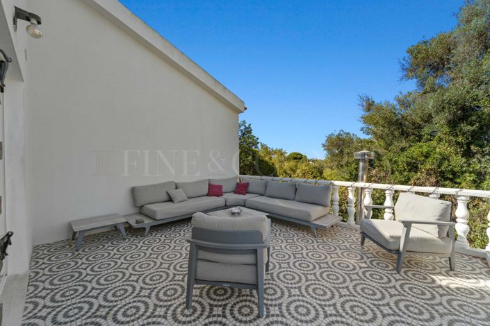 Image No.50-7 Bed Property for sale