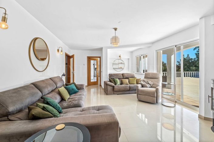 Image No.9-7 Bed Property for sale