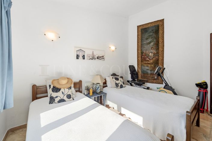 Image No.14-3 Bed Property for sale