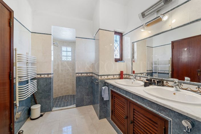 Image No.17-3 Bed Property for sale