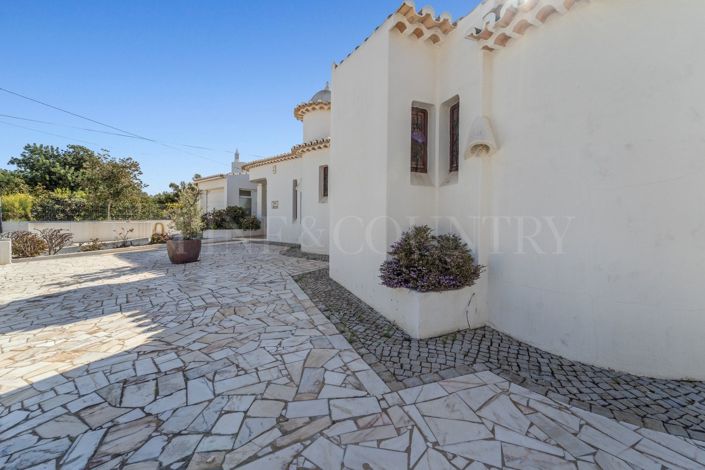 Image No.26-3 Bed Property for sale
