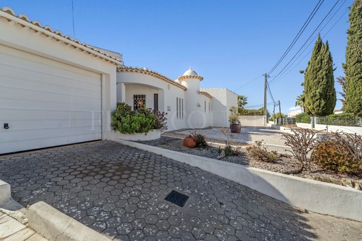 Image No.27-3 Bed Property for sale