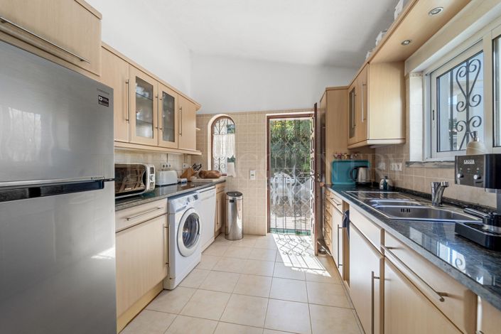 Image No.8-3 Bed Property for sale