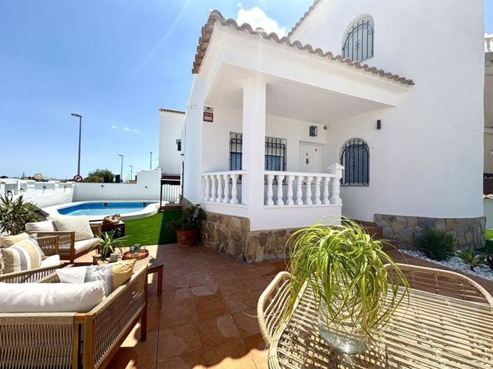 Image No.1-3 Bed Villa for sale