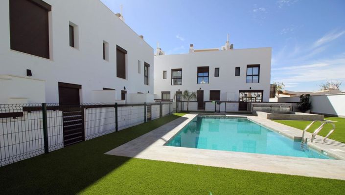Image No.1-4 Bed Villa for sale