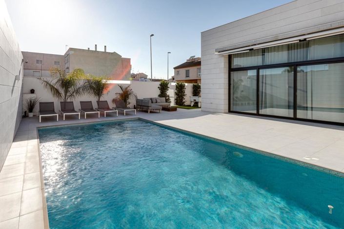Image No.1-3 Bed Villa for sale