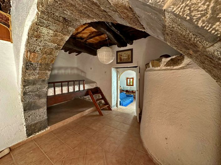 Image No.12-4 Bed House for sale