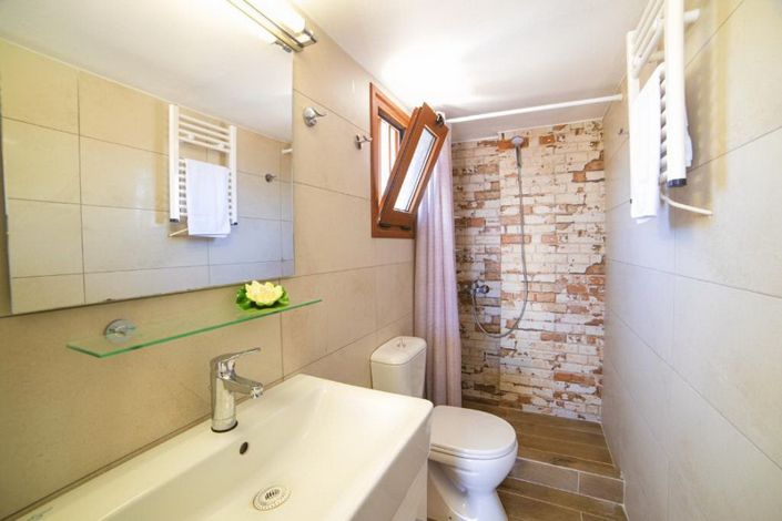 Image No.8-2 Bed House for sale