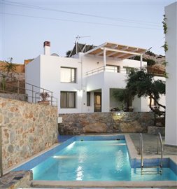 villa-and-adults-swimming-pool