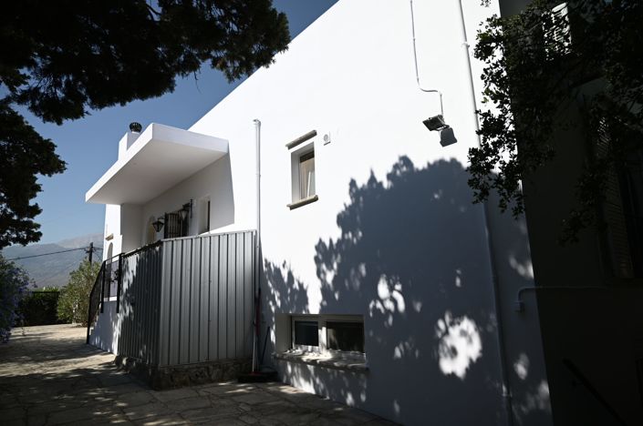 Image No.5-4 Bed House for sale