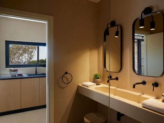 Image No.12-8 Bed Villa for sale