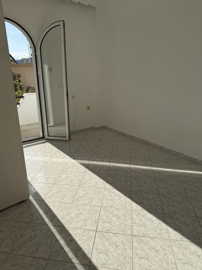 Image No.7-2 Bed House for sale