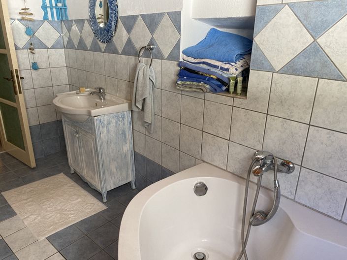 Image No.13-1 Bed House for sale