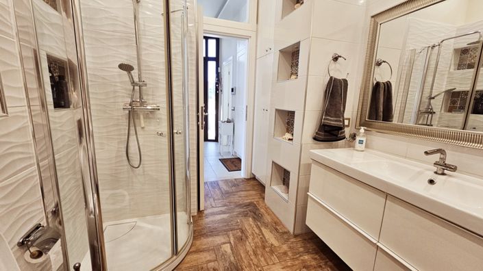 Image No.33-2 Bed Villa for sale