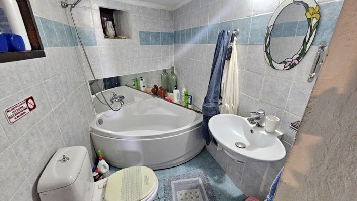 Image No.20-2 Bed House for sale