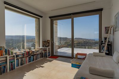 stunning-modern-villa-with-panoramic-sea-and-