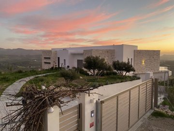 b-house-exterior-1-1024x768-1