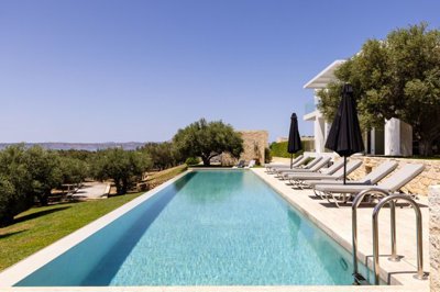 incredible-villa-for-sale-1