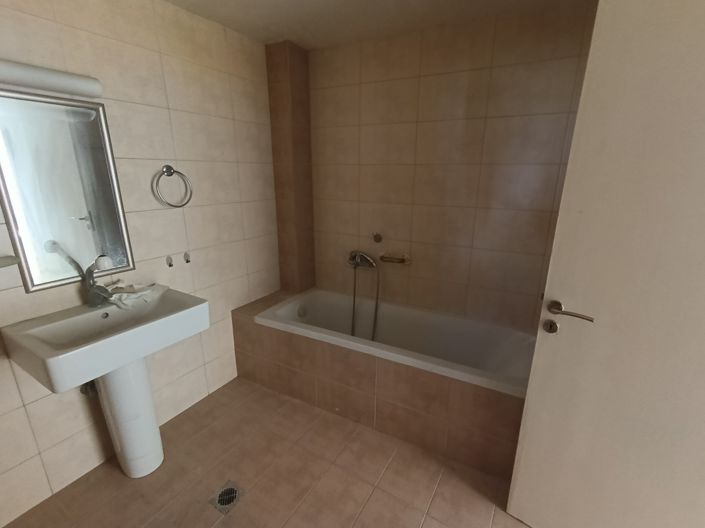 Image No.14-2 Bed House for sale