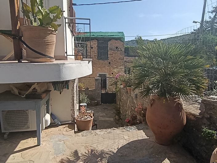 Image No.5-2 Bed House for sale