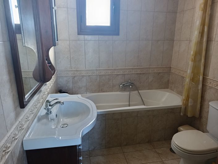 Image No.24-3 Bed House for sale