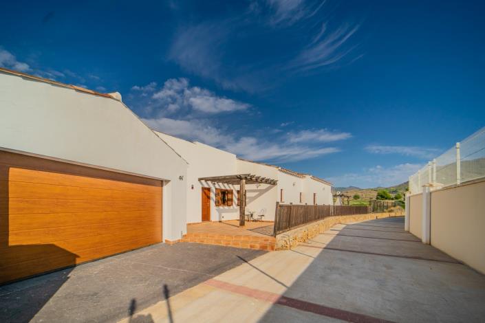 Image No.2-5 Bed Villa for sale