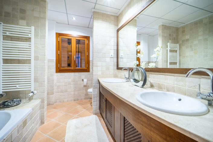 Image No.28-5 Bed Villa for sale