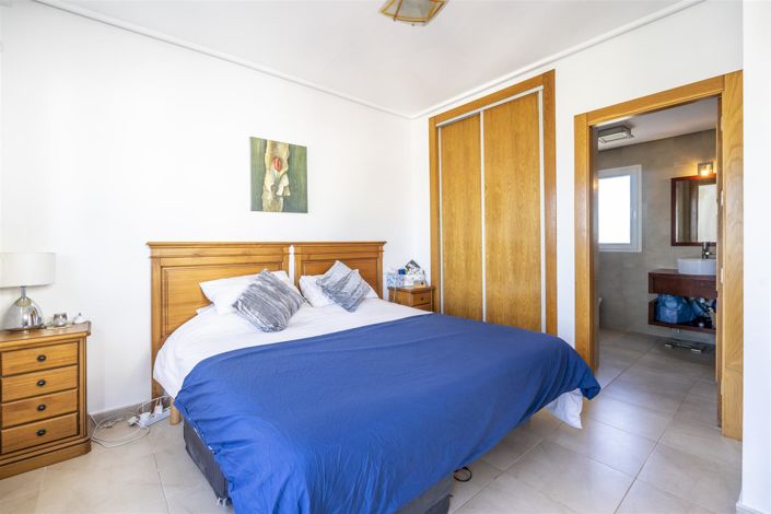 Image No.13-2 Bed Townhouse for sale