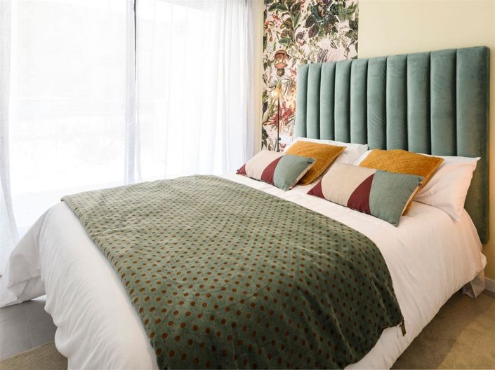 Image No.10-2 Bed Property for sale