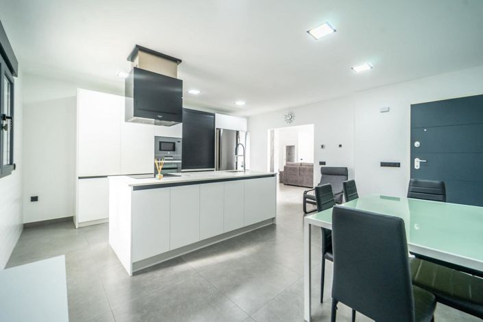 Image No.18-4 Bed Villa for sale