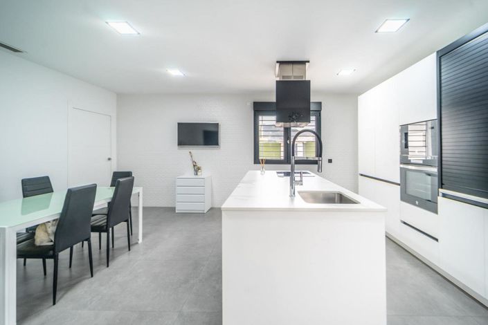 Image No.19-4 Bed Villa for sale