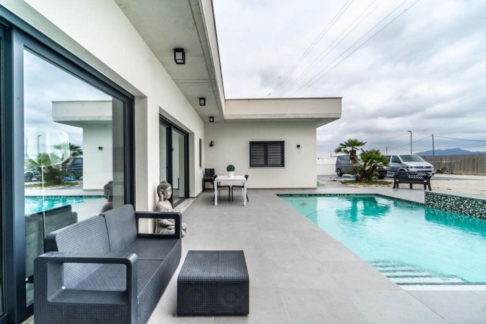 Image No.2-4 Bed Villa for sale