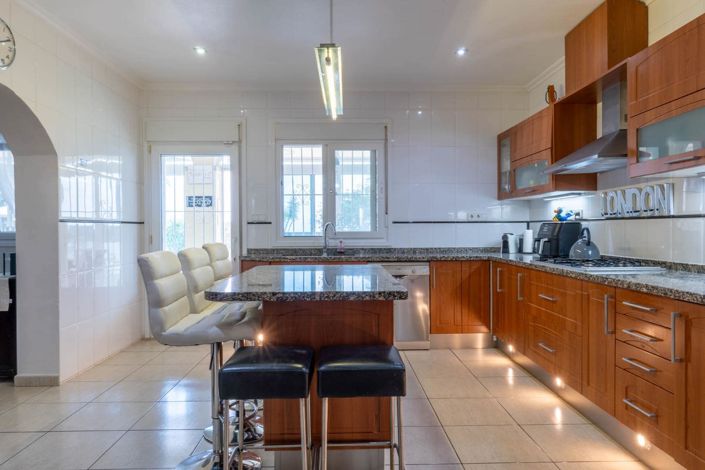 Image No.18-6 Bed Villa for sale