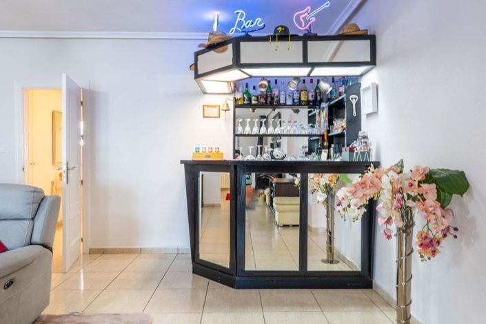 Image No.31-6 Bed Villa for sale