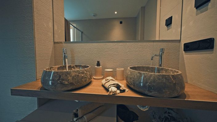 Image No.12-3 Bed Property for sale