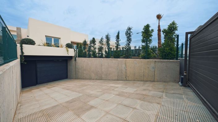 Image No.18-3 Bed Property for sale