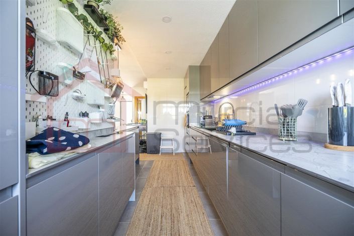 Image No.12-2 Bed Townhouse for sale