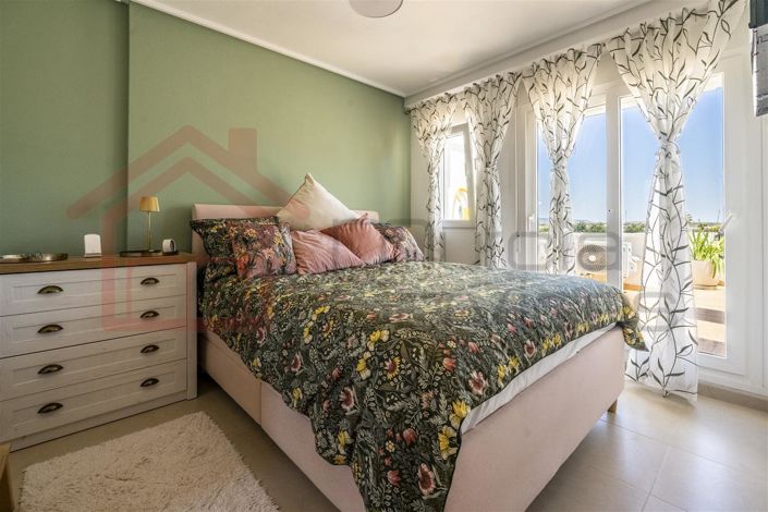 Image No.16-2 Bed Townhouse for sale